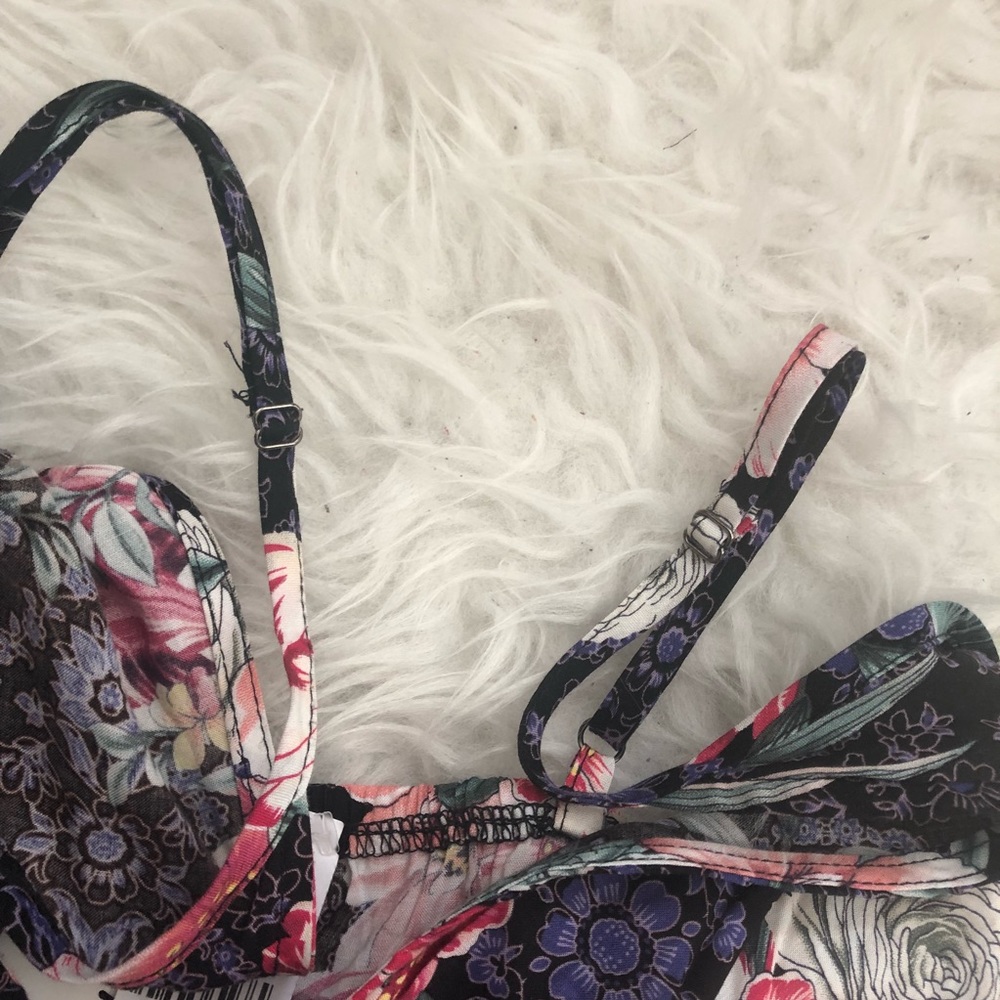 🌸HOST PICK ☀️LF purple floral wrap romper - Picture 4 of 6